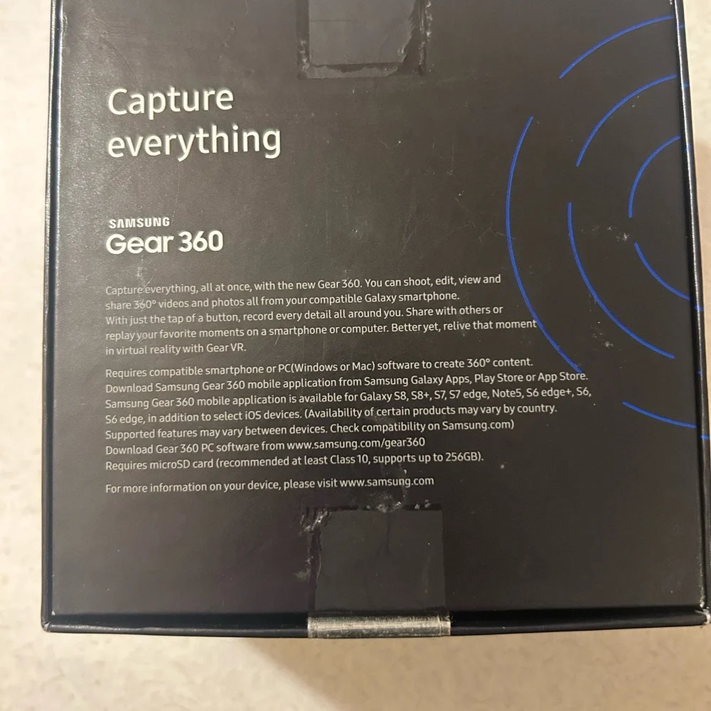 Samsung Gear 360 in Black Box